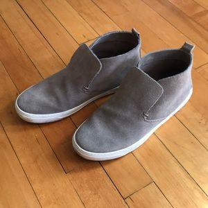 Dolce Vita taupe slip-ons